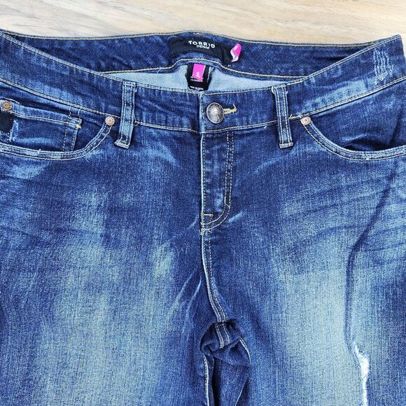 💇♀️Torrid Blue Denim Lightly Distressed Jeans Size 16 - Picture 5 of 11